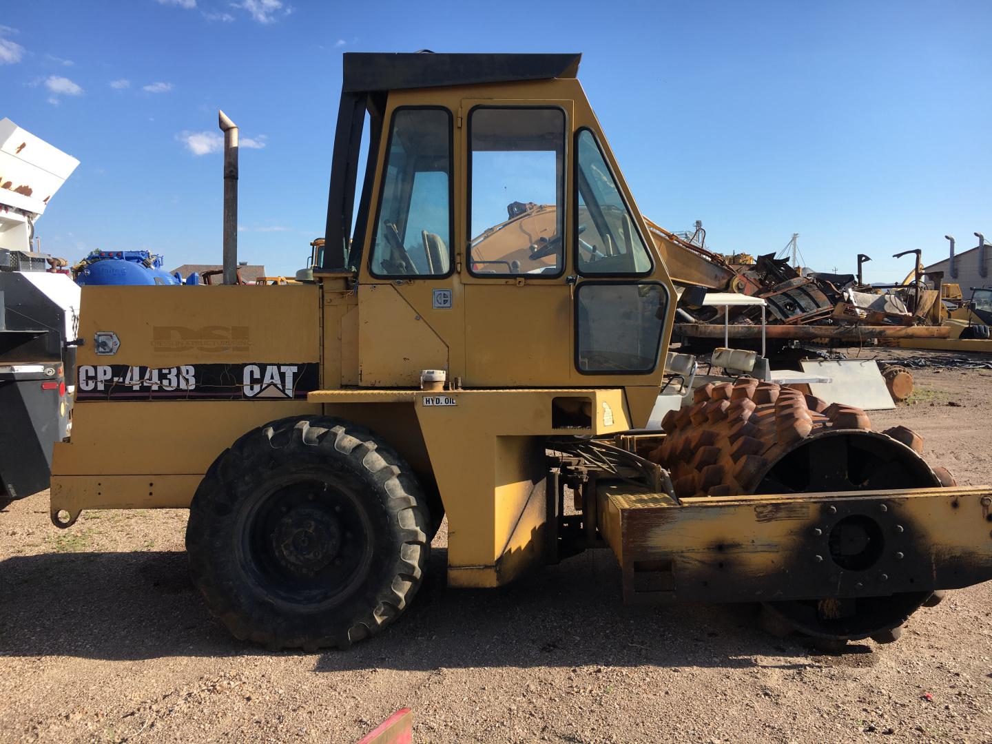 COMPACTADOR PATA DE CABRA CATERPILLAR CP-443B